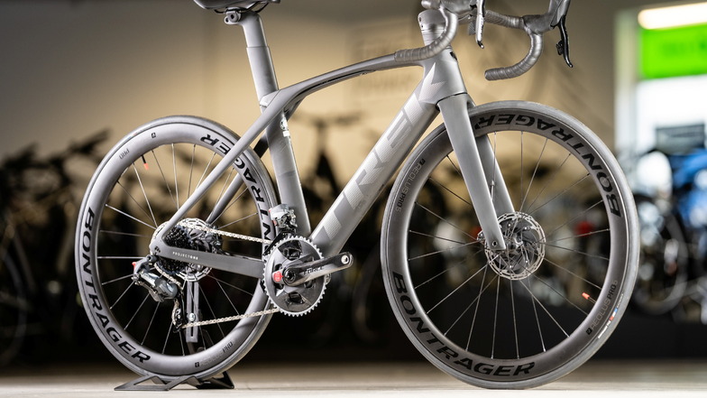 Das teuerste Modell in der Freitaler Filiale der K & K Bike GmbH ist das „Trek Madone SLR7 eTap“ mit Karbonrahmen. Es kostet 9.799 Euro.