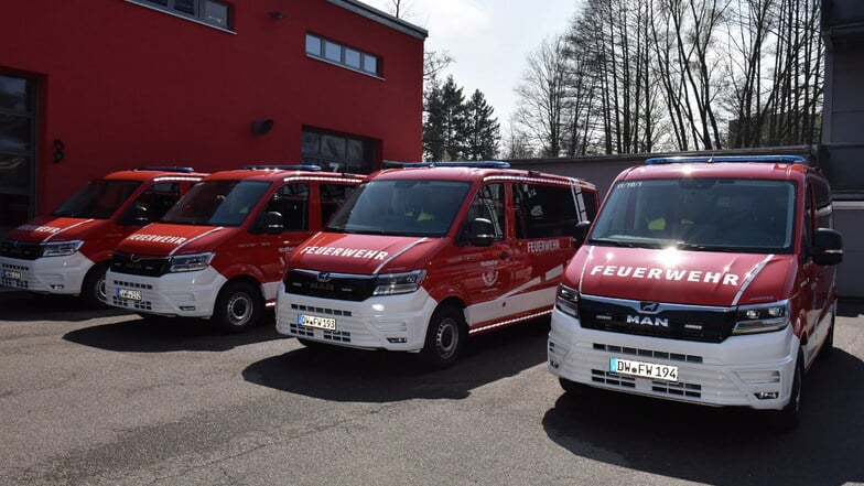 Vier neue Mannschaftstransporter haben die Feuerwehren in Paulsdorf, Reichstädt und Obercarsdorf und Seifersdorf. Dennoch fahren in Dipps noch Feuerwehrautos, die schon bald Oldtimerstatus haben.