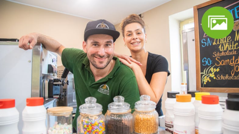 René Steinert und seine Frau Isabell freuen sich über den Erfolg mit ihrem Softeis. Im November soll die "Fahr Bar" ihr Innerstes öffnen, mit Gastronomie, Bar und Fahrradservice.