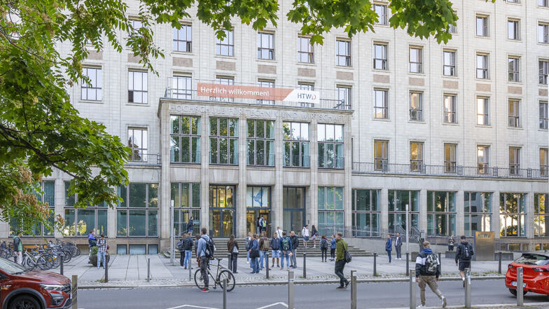 Mit modernen Lehrgebäuden bietet die HTW Dresden beste Studienbedingungen.