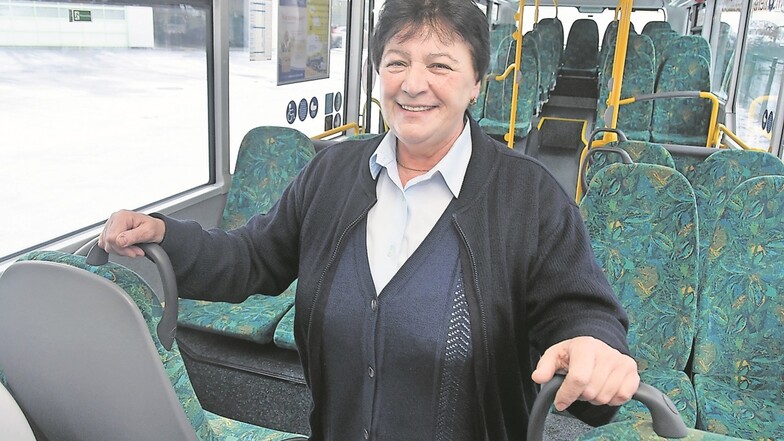 Wer mit dem Stadtbus durch Sebnitz fährt, hat bestimmt schon einmal mit Martina Weber zu tun. Sie verabschiedet sich nach 25 Dienstjahren als Busfahrerin jetzt.