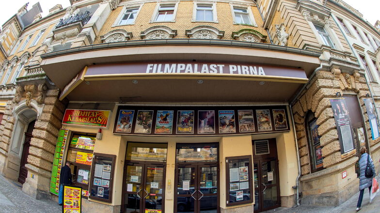 Der Filmpalast in der Gartenstraße in Pirna hofft auf zahlreiche James-Bond-Fans. Ab Donnerstag kommt der neue Agenten-Thriller "Keine Zeit zu sterben" in die Kinos.
