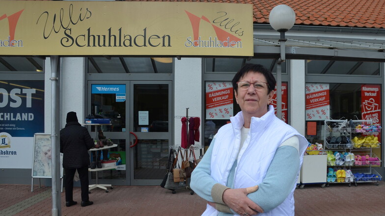 Ulrike Brussig eröffnete ihren Schuhladen vor 14 Jahren. Jetzt locken Rabatte beim Ausverkauf.