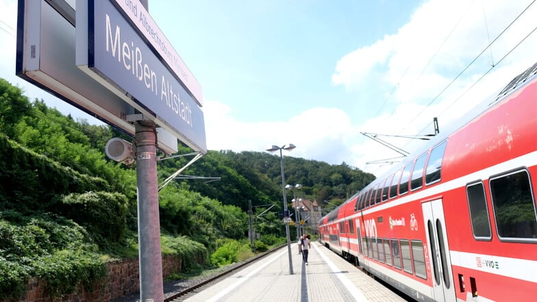 Die Strecke zwischen Meißen und Coswig wird für fast zwei Wochen für den Bahnverkehr gesperrt.