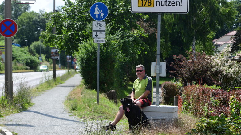 Genau hinter André Richter und seinem Hund Loki beginnt der düstere Teil der Eckenerstraße. Links führt die B6 in Richtung Gewerbegebiet West.