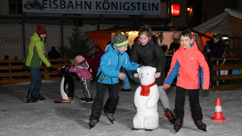 Eiszeit in Königstein: Wegen der neuen Corona-Regeln wurde die Eröffnung der Eisbahn verschoben. Die Stadt hofft nun auf eine Notlösung.