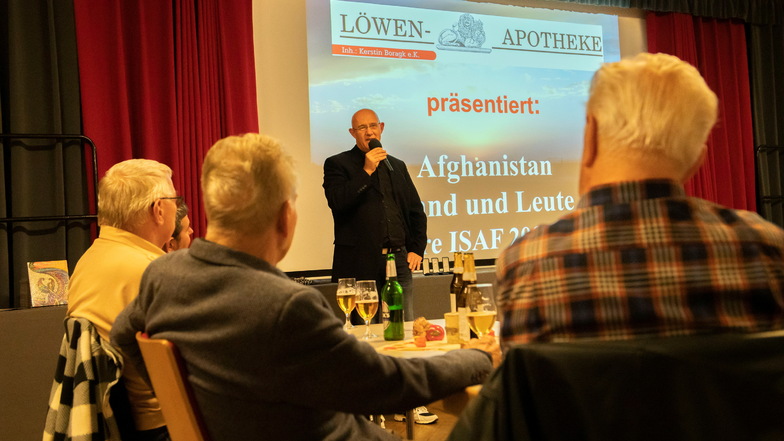 Hartmut Berge trifft mit seinem Afghanistan-Vortrag auf zahlreiche offene Ohren im Alberttreff Großenhain.