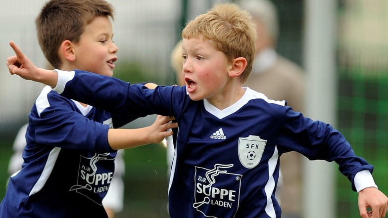 Die Anfänge bei Soccer for Kids: Vor 14 Jahren feierte Ryan in der F-Jugend einen Treffer gegen den Radebeuler BC. Die Jubelpose hat sich leicht gewandelt.