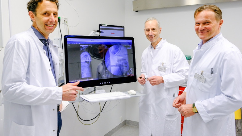 Drei Fachärzte jetzt als Team für Rückenpatienten (von links): Prof. Wolfgang Schneiders aus Meißen, Dr. Mark Schnöring (Leiter des Teams) und Dr. Jaroslaw Pyrc aus Radebeul.