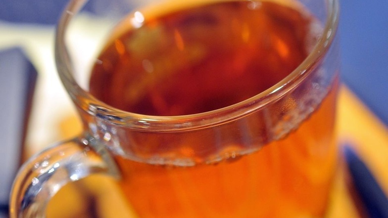 Schwarzer Tee zum Neutralisieren des Geschmacks.