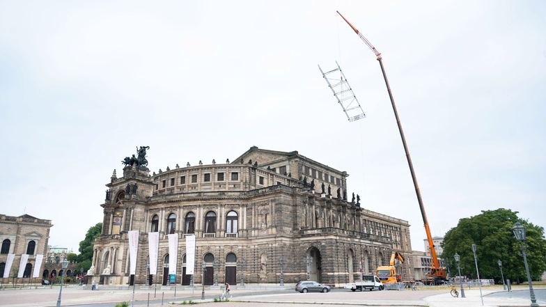 Dach der Dresdner Semperoper jetzt wieder eingerüstet