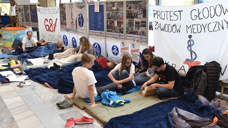 Das Protestcamp der Assistenzärzte im Universitäts-Kinderkrankenhaus in Warschau. Die Assistenzärzte setzen sich mit ihrem Hungerstreik gegen schlechte Arbeitsbedingungen zur Wehr.