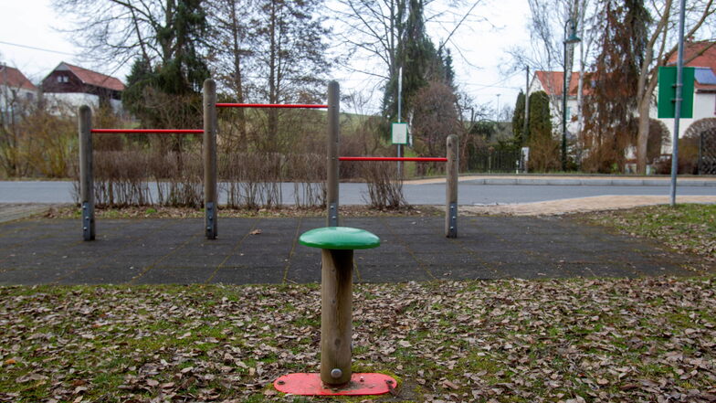 Der Spielplatz am alten Bahnhof in Helbigsdorf soll in den kommenden Monaten erneuert werden. Im Dorf sind noch weitere Arbeiten geplant.
