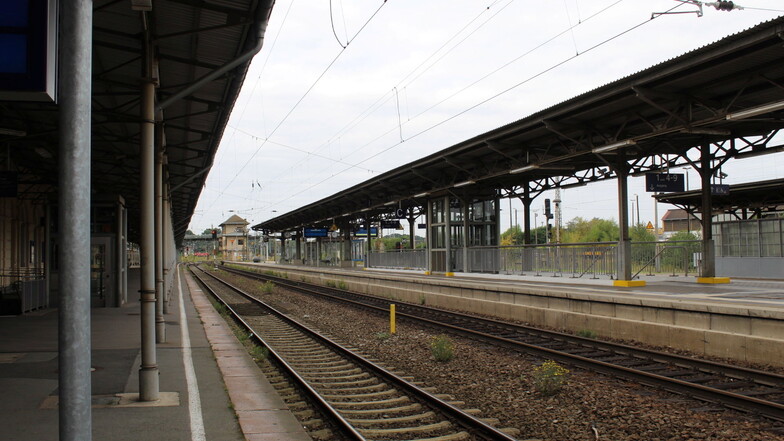 An den Gleisen 1 bis 3 stehen weder ICE noch Regionalexpress. Bis Dienstag ist auf dem Riesaer Bahnhof nicht viel los.