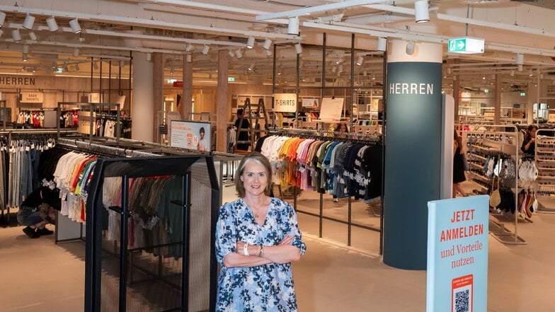 Dorothee Schönfeld eröffnet am Mittwochmorgen das Zalando Outlet auf der Prager Straße 8. Sie führt seit 12 Jahren die Geschäfte der Outlets.