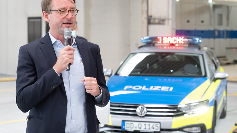 Das von Minister Roland Wöller (CDU) geführte Innenministerium hat die sächsische Polizei auf rechtsextreme Netzwerke untersucht - und keine gefunden.
