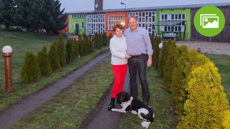 Seit 2016 halten sich Kathrin und Volker Klaes immer wieder in ihrem Sommerdomizil in dem Großenhainer Ortsteil auf. In das Gebäude, das sie selbst bunt angestrichen haben, werden sie bald ganz einziehen.