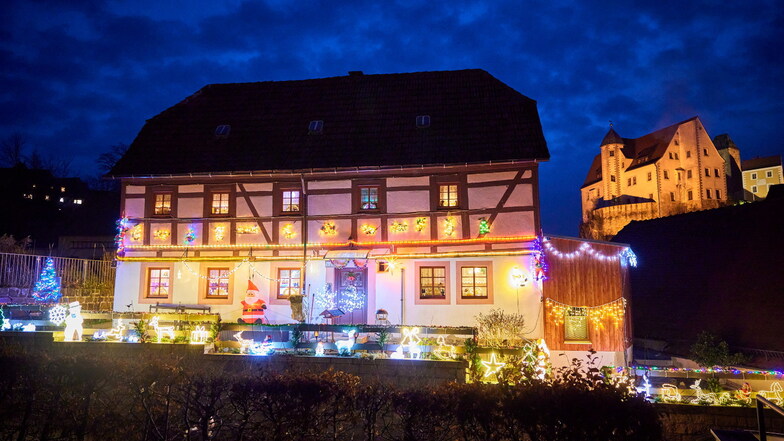 Alle Jahre wieder verwandelt sich dieses Gebäude in der Rathausstraße in ein Weihnachtshaus.