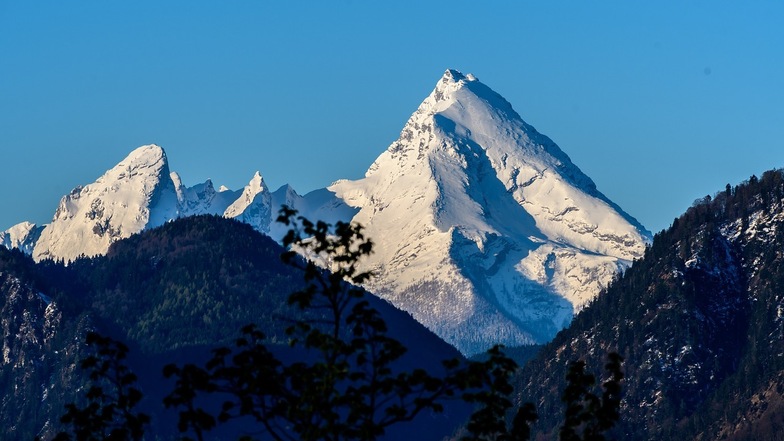 Ein junger Mann ist bei einem Unfall am Watzmann in den Berchtesgadener Alpen ums Leben gekommen.