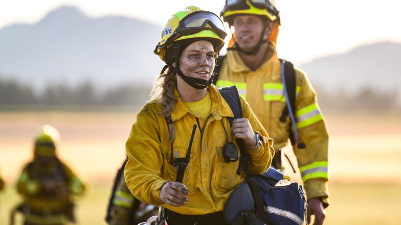 Amelie Reichel, freiwillige Feuerwehrfrau des Internationalen Katastrophenschutz Deutschland "@fire" kehrt von ihrem Einsatz gegen die Waldbrände im Nationalpark Sächsische Schweiz zurück.