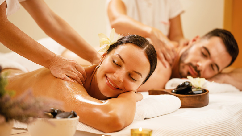 Verwöhnung pur! Wellness Massagen für Paare – ein Geschenk, das Entspannung und Wohlbefinden verspricht.