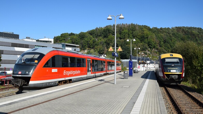 Ab und zu waren die Triebwagen der DB schon in den letzten Monaten auf den Gleisen im Müglitztal unterwegs. Ab dem 12. Dezember werden nur noch sie die Fahrgäste befördern.