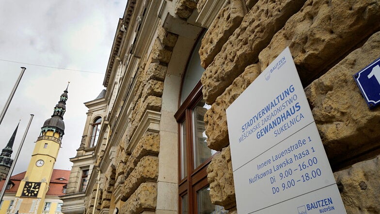 Bautzener Rathaus: Einwohner hängen in der Warteschleife