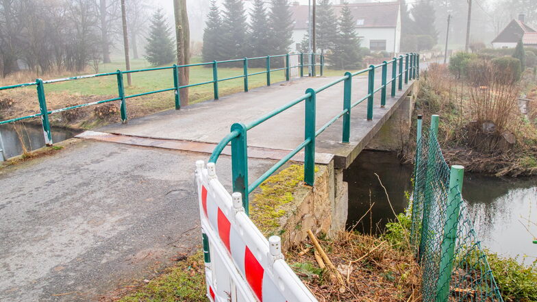 Die Krauschebrücke über den Weißen Schöps an der Oberen Dorfstraße soll ab März erneuert werden.