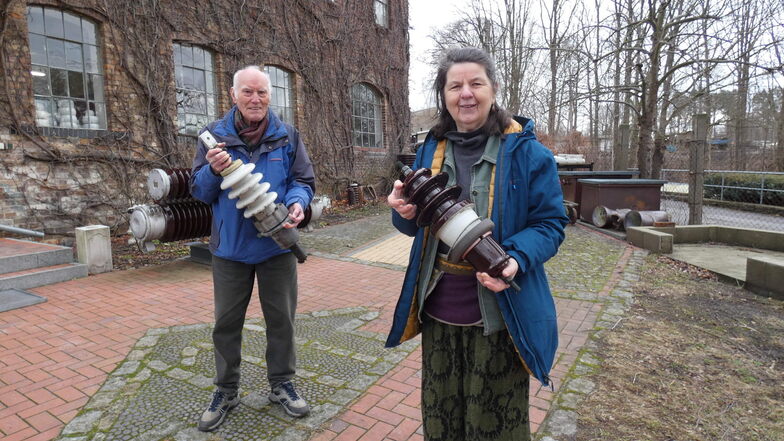 Frank Jünger und Regina Bernstein gehören zu den Bewahrern der Industriekultur in der Großdubrauer Margarethenhütte. Für dieses Jahr sind eine Ausstellung, eine Festschrift und noch mehr geplant.