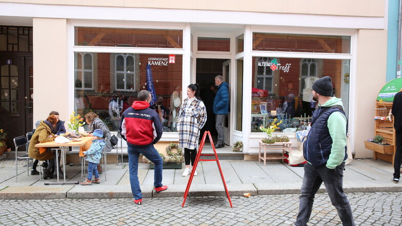 Zum Würstchenmarkt Ende März schauten viele Neugierige schon mal in den neuen Altstadt-Treff rein.