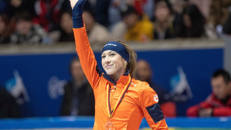 Dreifach-Olympiasiegerin Suzanne Schulting setzte sich auch in Dresden über 1.000 Meter durch.