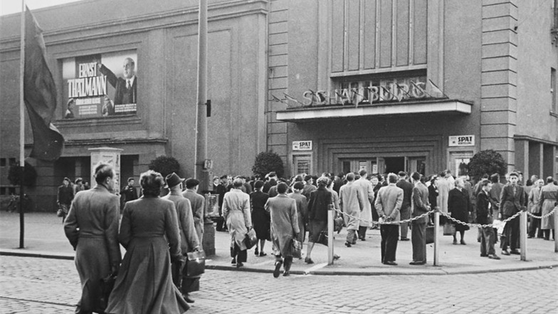 Schauburg
Die Schauburg ist das erste frei stehende Kinogebäude Dresdens. Im Jahr 1927 wurde es eröffnet. 