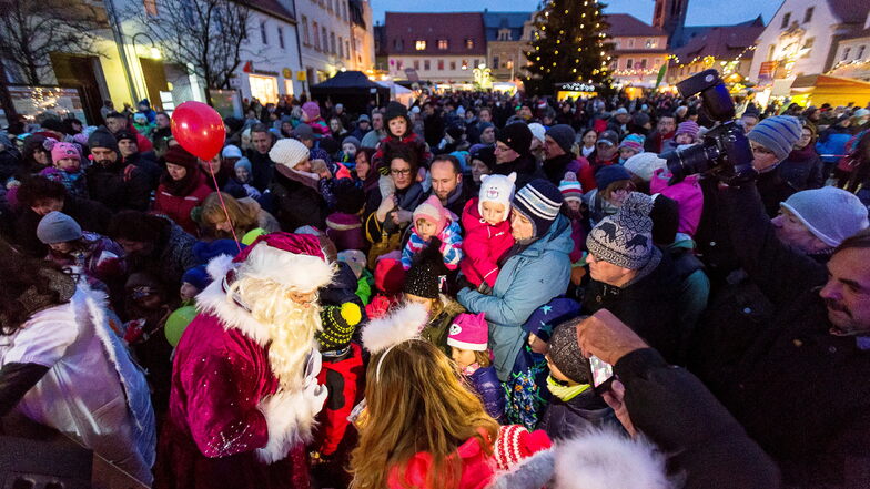 Auch zum diesjährigen Lichterfest in Wilsdruff wird der Weihnachtsmann erwartet.