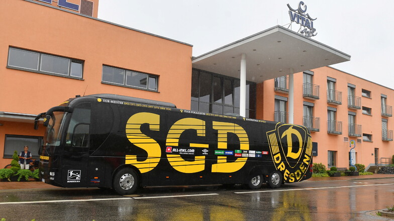 Der Mannschaftsbus befindet sich mittlerweile auf dem Weg Richtung der Dresdner Heimat.