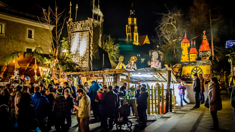 Buntes Treiben zwischen den Buden und Märchenfiguren gibt es beim 16. Advents-Spectaculum in Kamenz.