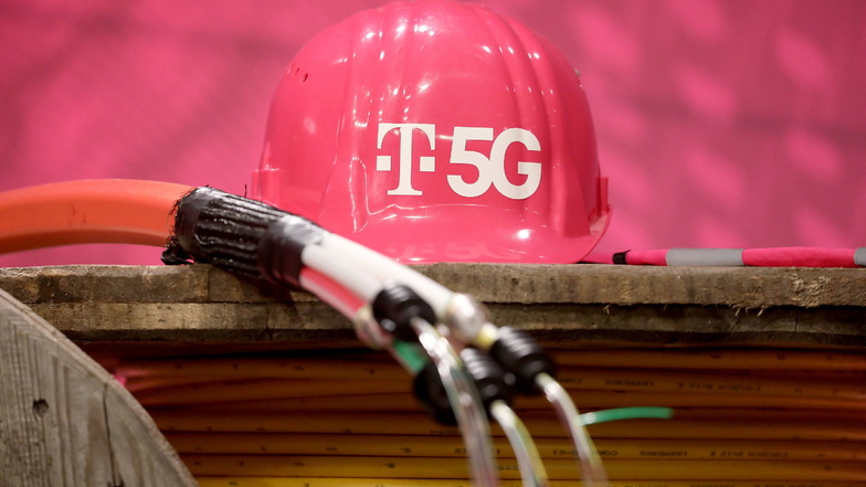 Die Telekom hat sieben Standorte im Landkreis Bautzen mit LTE und 5G neu gebaut oder erweitert. Durch den Ausbau will der Mobilfunkanbieter für schnelleres Internet sorgen.