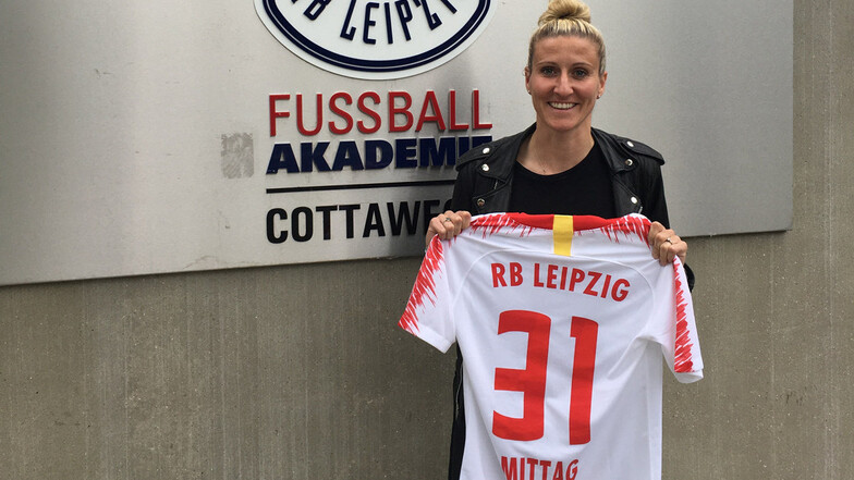 Vor einem Jahr beendete Anja Mittag ihre Karriere und fing als Spieler-Trainerin beim drittklassigen Frauen-Team von RB Leipzig an.