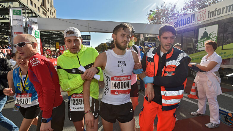 Wie ein Handy-Akku auf null fühlt sich Paul Schmidt-Hellinger kurz vorm Ziel beim Dresden-Marathon 2014. Fünf Jahr zuvor gewann er den Herbst-Klassiker.