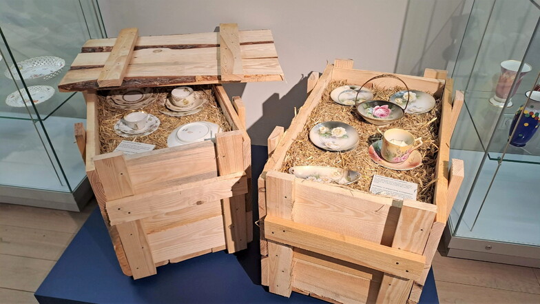Gut gepolstert wurde schlesisches Porzellan in Kisten bis nach Nordamerika exportiert.