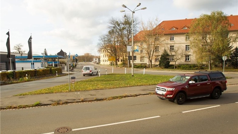 Die unübersichtliche Kreuzung Zehistaer/Rottwerndorfer und Clara-Zetkin-Straße wird zum Kreisverkehr umgebaut.
