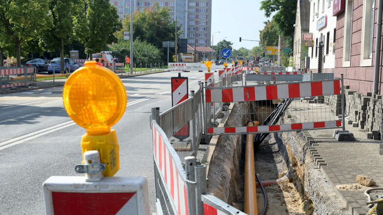 An der Berliner Straße wird zwischen der Einmündung Karl-Marx-Ring und der B-169-Auffahrt gebaut. Die Straße ist in dem Abschnitt voll gesperrt – und das bis Anfang Oktober.
