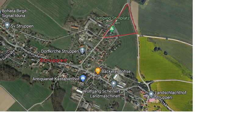 Der Campingplatz liegt am Ortsrand von Struppen. Rot markiert ist das Gelände, auf dem er sich künftig erstrecken soll.