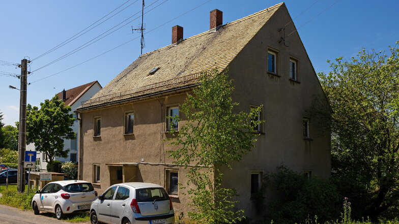 Dieses Gebäude in Großweitzschen im Landkreis Mittelsachsen stand auf einer Auktionsliste bei einer Internetaktion 500-Euro-Haus im Jahr 2015.
