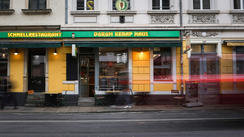 Das Dürüm Kebap Haus versorgt die Dresdner seit den 90er-Jahren. Die dünnen Fladenbrote werden hier per Hand gebacken.