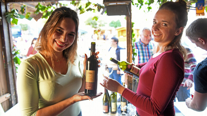 Beim Leisniger Weinfest waren in der Vergangenheit auch Dori (li.) und Karolina vom Weingut Ga'l von der Donauinsel Csepel dabei.