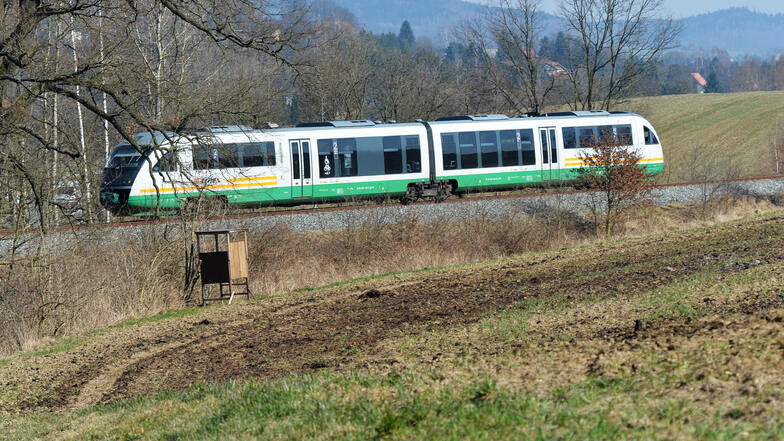 Fährt die Bahn in einigen Jahren elektrisch von Zittau über das Oberland nach Dresden? Die Chancen stehen derzeit nicht schlecht.