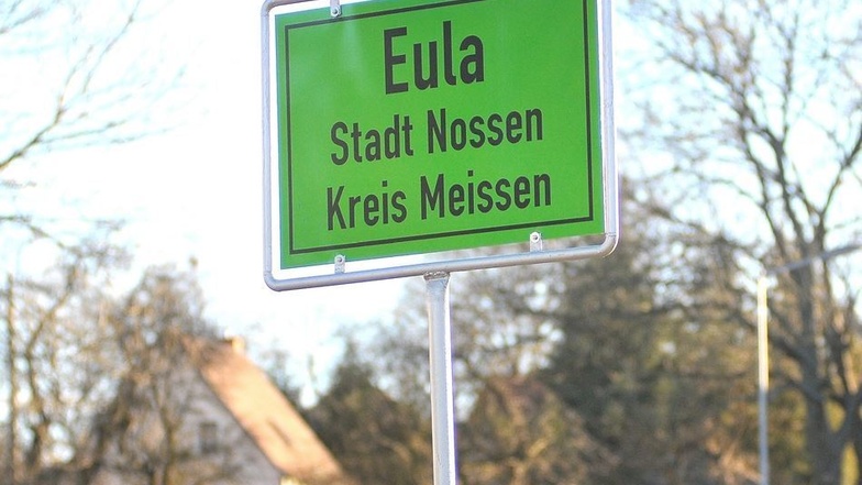 Ortsname, Zugehörigkeit zu Stadt und Landkreis – alles war auf den Schildern vermerkt, die Anfang 2015 an der B101 in Eula angebracht wurden. In Ordnung und rechtmäßig ist das jedoch nicht, findet das Straßenbauamt.