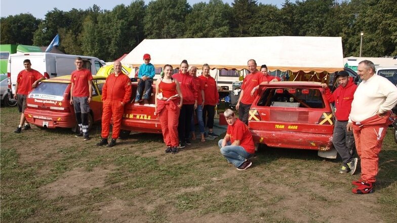 Das rote Team von Thomas Hager aus Meißen feierte auf dem Motorsportpark sein 20 jähriges Jubiläum.