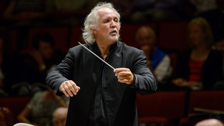 Ist seit Jahrzehnten ein Dirigent der Spitzenklasse ob in der Oper oder in der Sinfonik: Donald Runnicles. Er ist ein Genussmensch und dürfte die Philharmoniker zu neuen, schwelgerischen Klangfarben animieren.