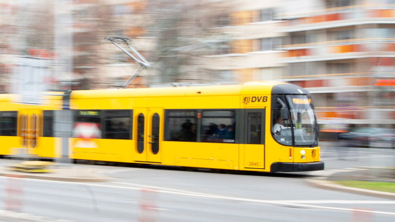 Straßenbahn erfasst Radfahrer in der Dresdner Neustadt